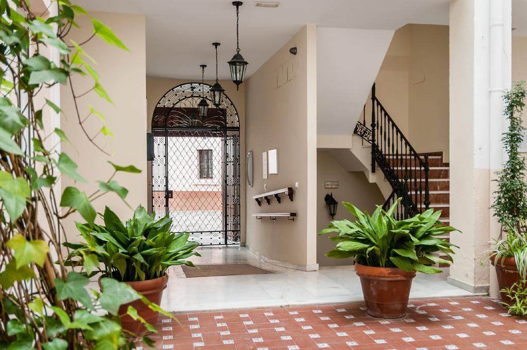 Apartamentos Las Cruces Севилья Экстерьер фото